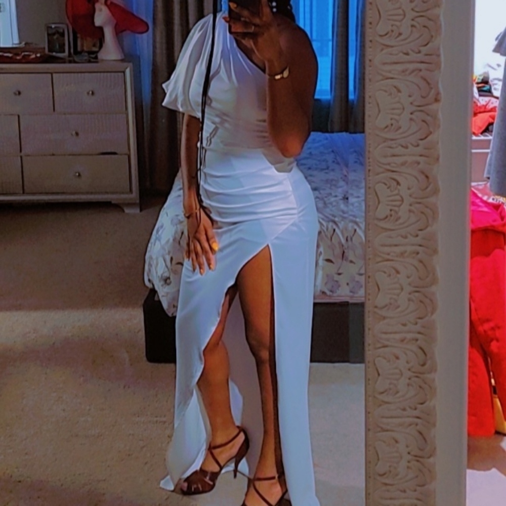 One shoulder side cut white dress